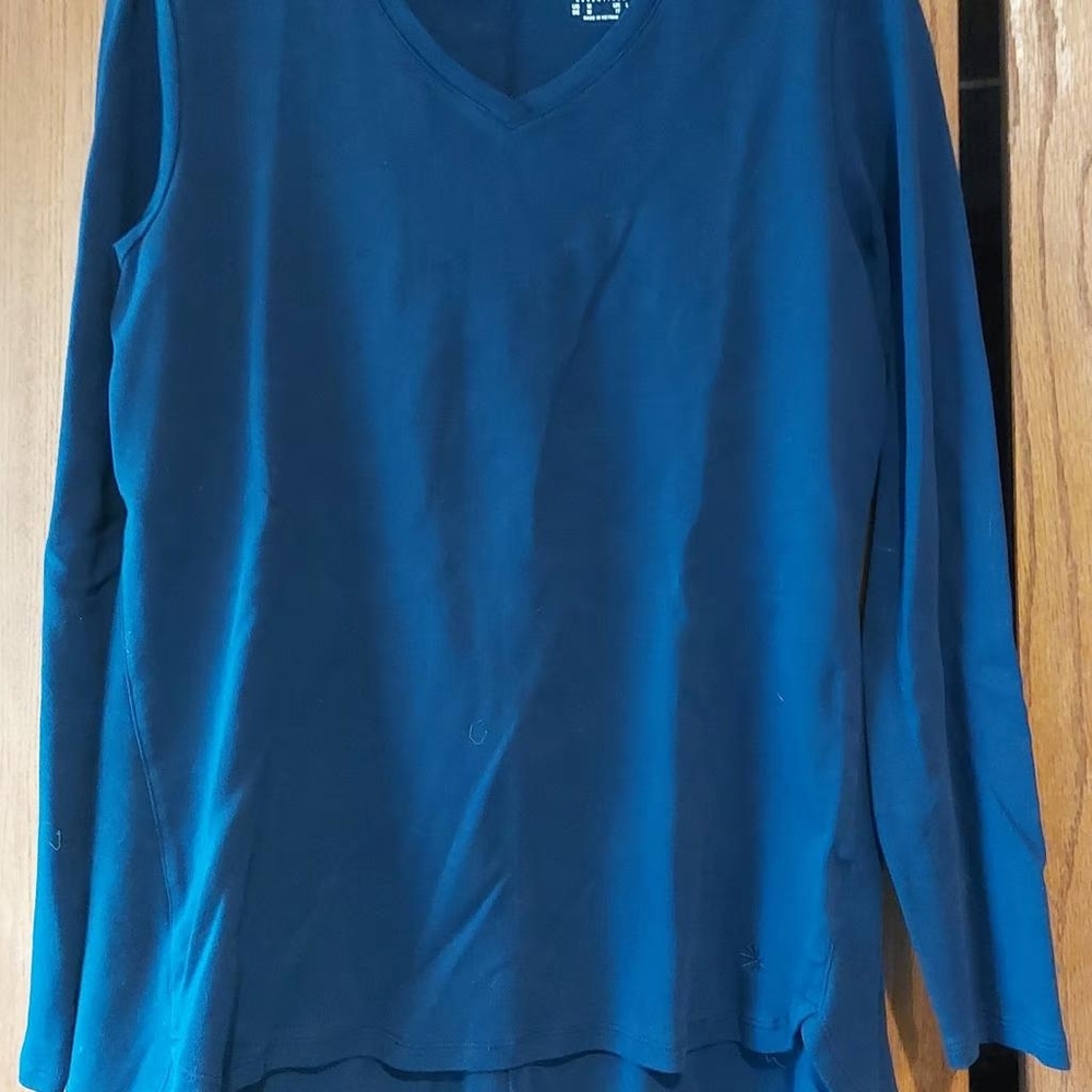 Women's Isaac Mizrahi Live Navy Blue V-Neck Long Sleeved Shirt, Size Medium